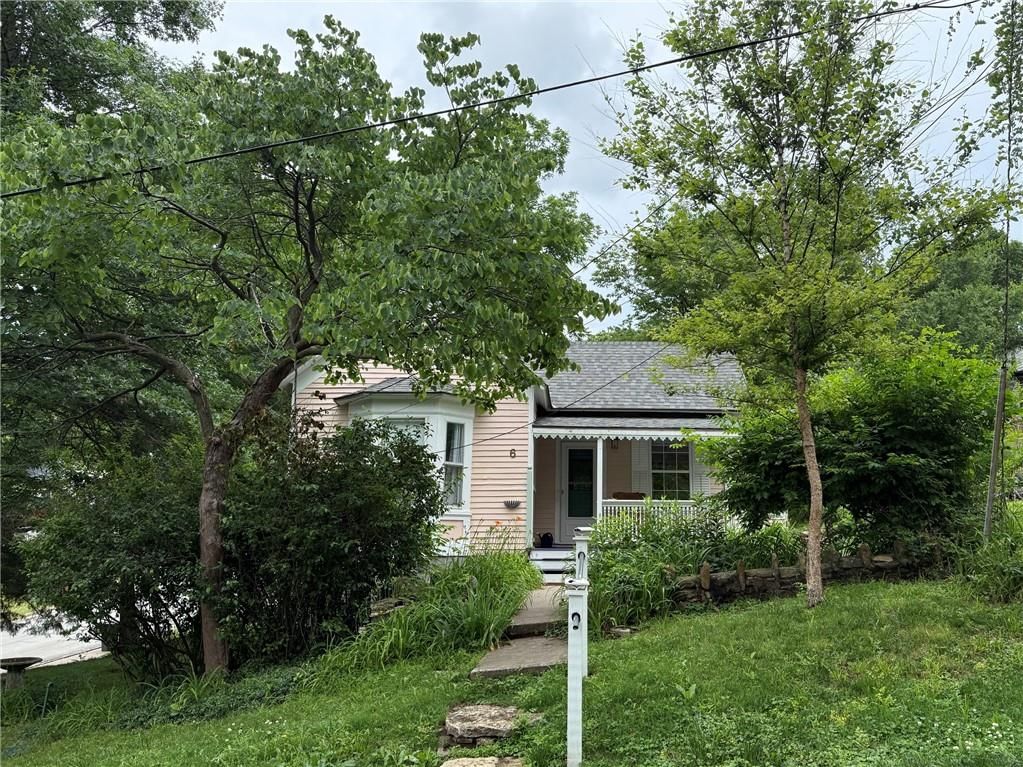 6 W 12 Street, Parkville, MO