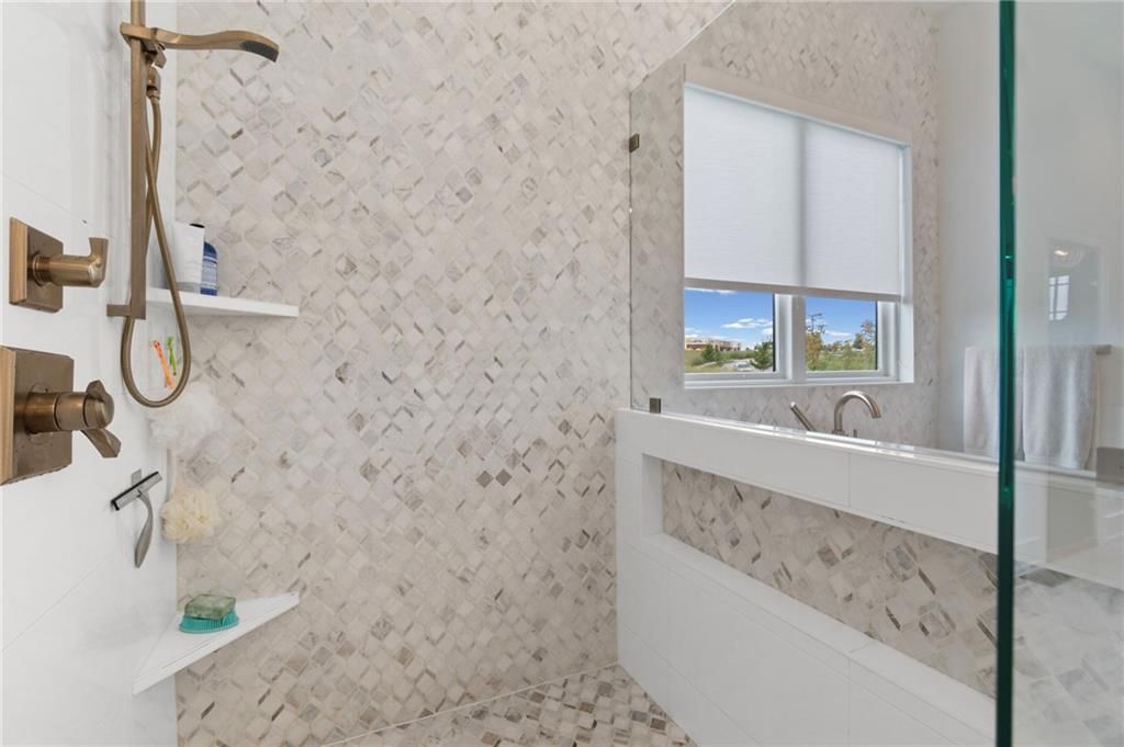 8681 NE Shoal Creek Valley Drive — photo 35