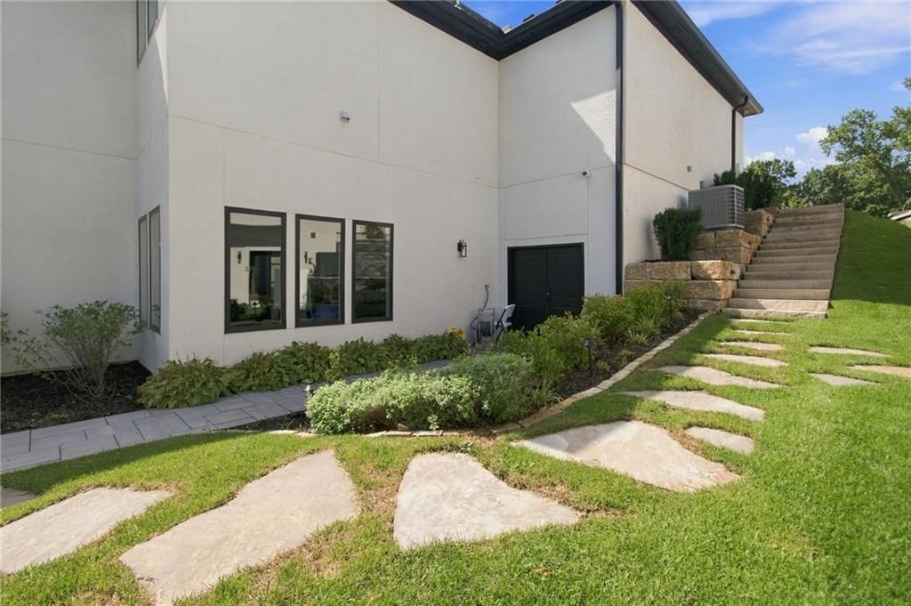 8681 NE Shoal Creek Valley Drive — photo 84