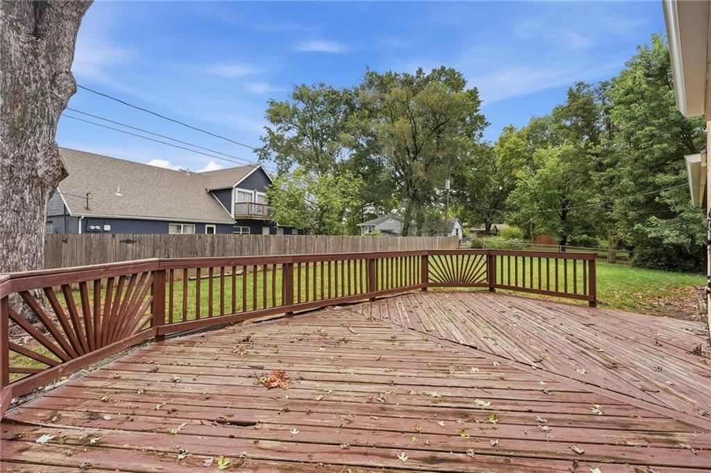Photo 18 of 41 - 7417 NW Woody Creek Lane, Platte Woods, MO 64151