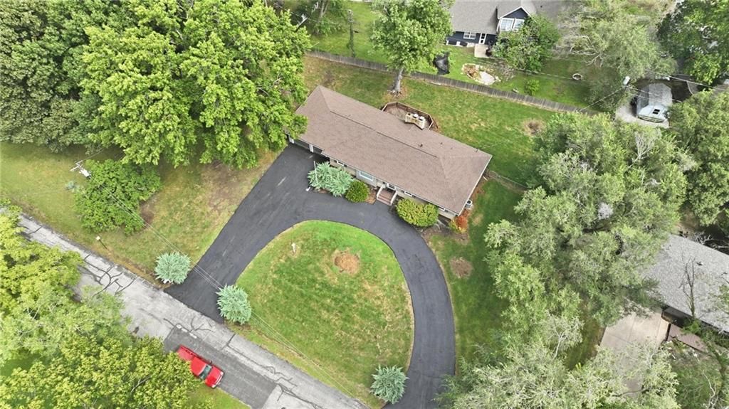 7417 NW Woody Creek Lane, Platte Woods, MO: listing photo 3