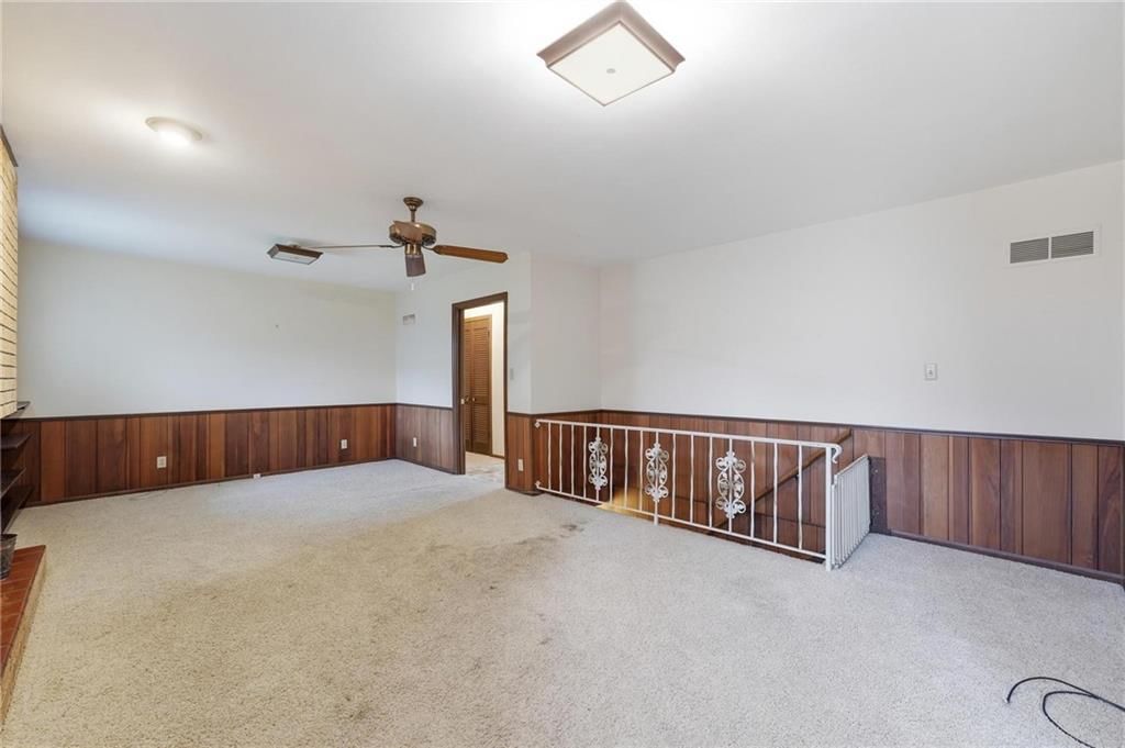 Photo 23 of 41 - 7417 NW Woody Creek Lane, Platte Woods, MO 64151
