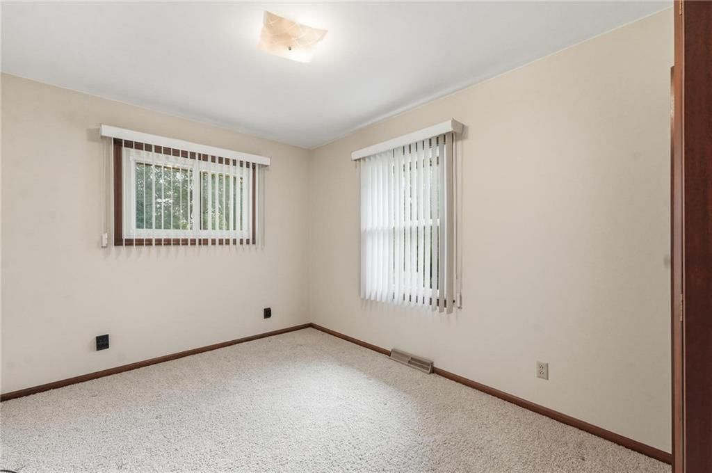 Photo 31 of 41 - 7417 NW Woody Creek Lane, Platte Woods, MO 64151