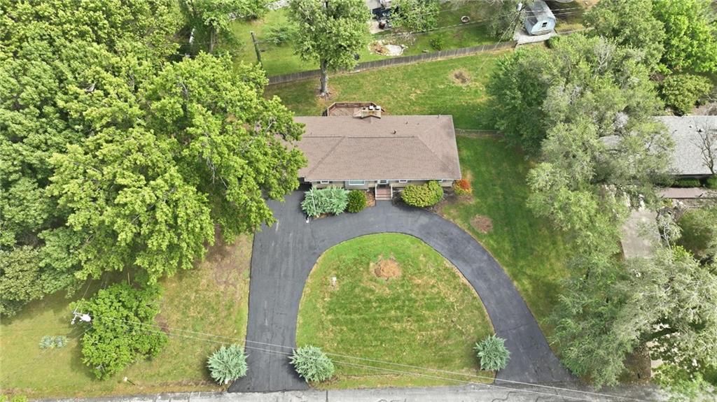 7417 NW Woody Creek Lane, Platte Woods, MO: listing photo 2