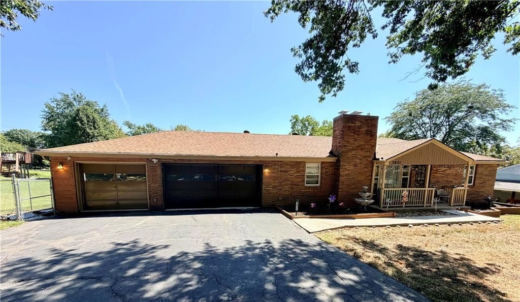 5831 N Ava Avenue — photo 1