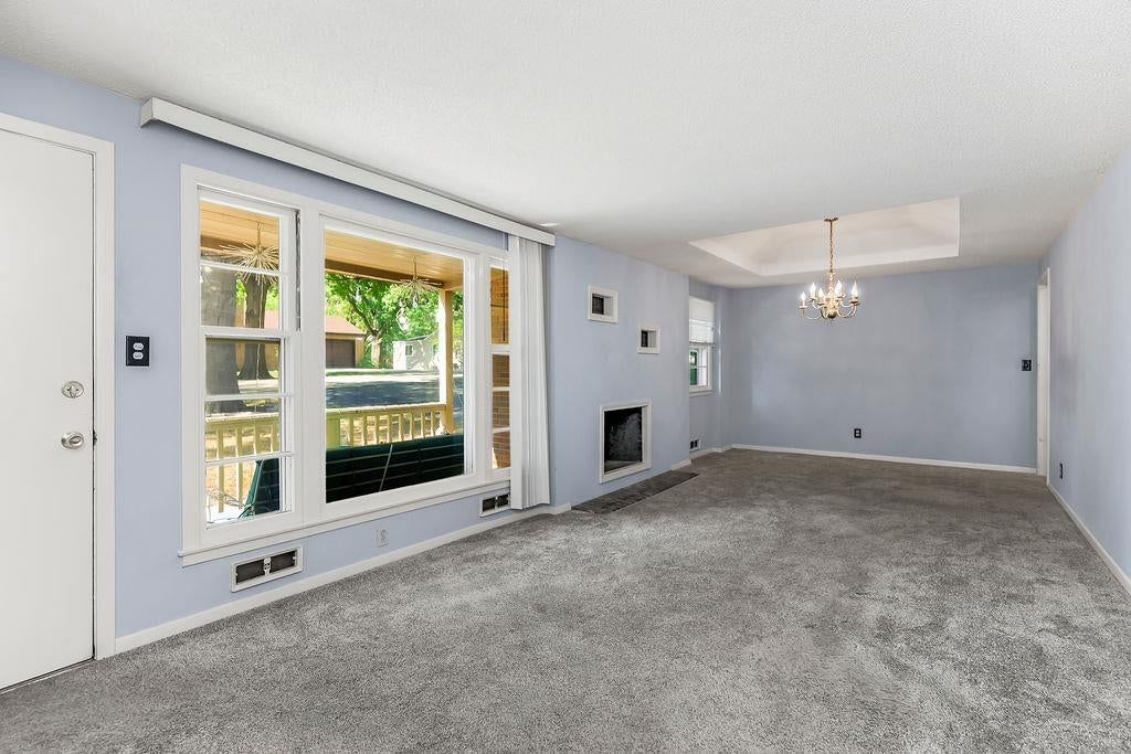 5831 N Ava Avenue — photo 2