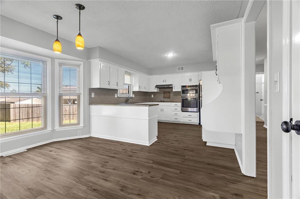 901 NW Oakridge Drive — photo 9