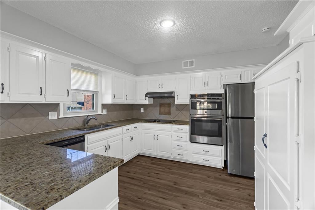 901 NW Oakridge Drive — photo 10