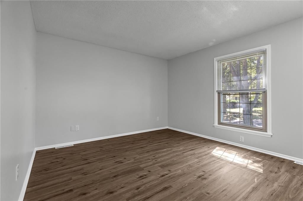 901 NW Oakridge Drive — photo 17