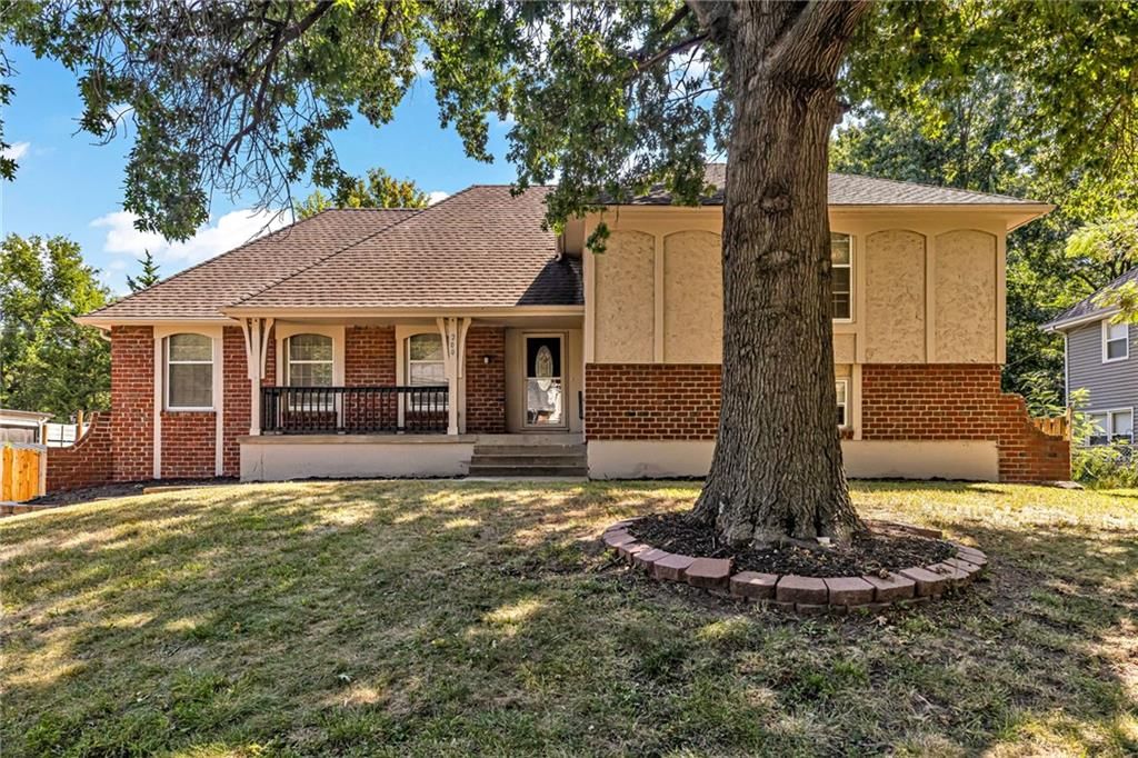 200 NE Locust Drive — photo 1