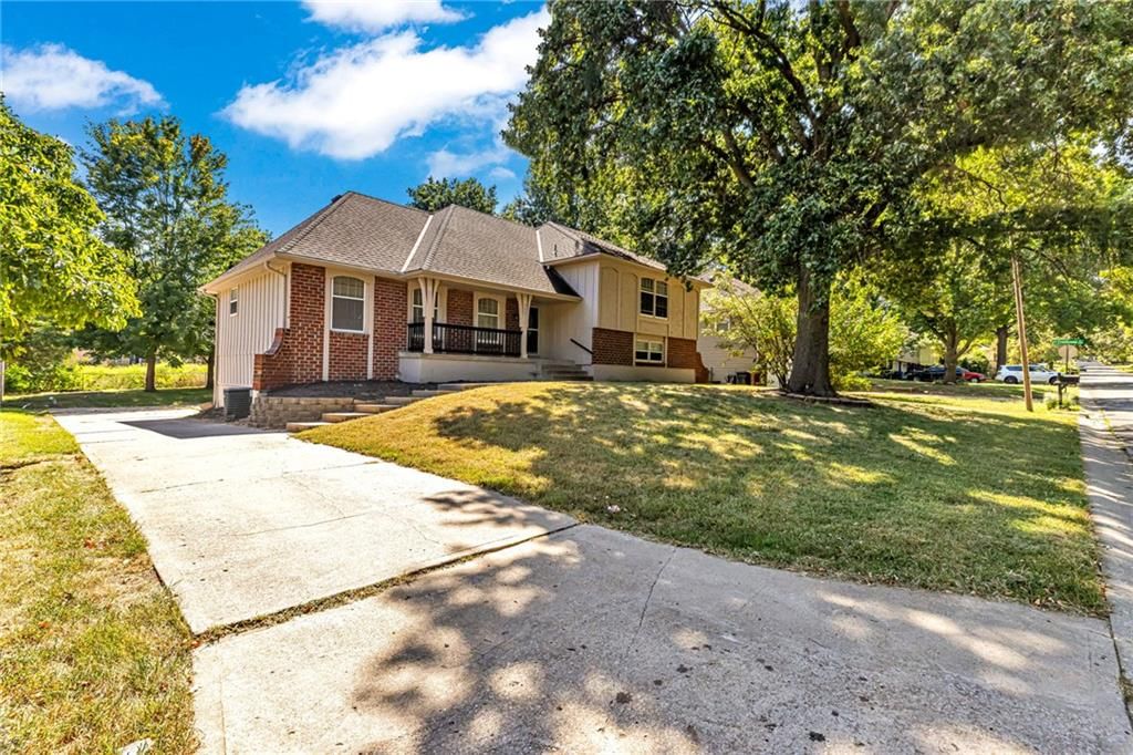 200 NE Locust Drive — photo 2