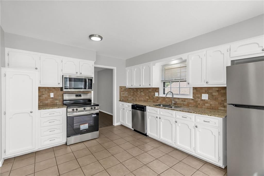 200 NE Locust Drive — photo 8