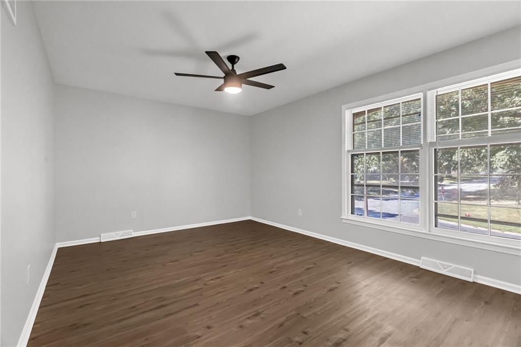 200 NE Locust Drive — photo 15
