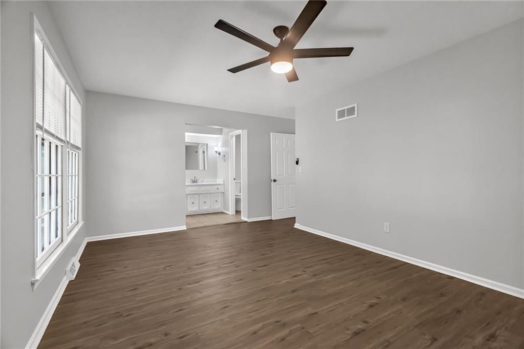 200 NE Locust Drive — photo 16