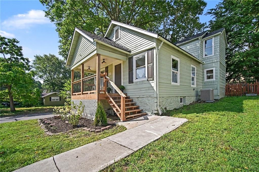936 Columbia Avenue — photo 1