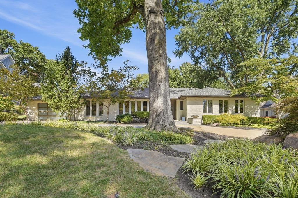 5811 Cherokee Drive, Fairway, KS: listing photo 2