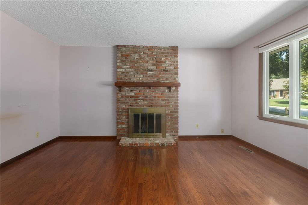 Photo 4 of 38 - 2904 Cheyenne Circle, North Kansas City, MO 64116