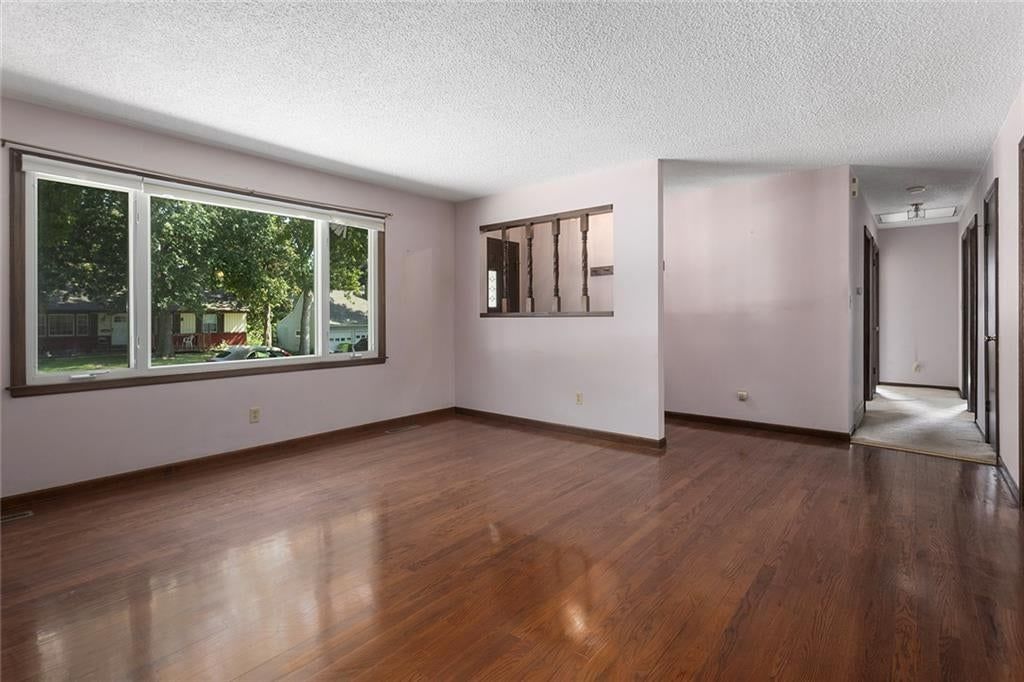 Photo 6 of 38 - 2904 Cheyenne Circle, North Kansas City, MO 64116