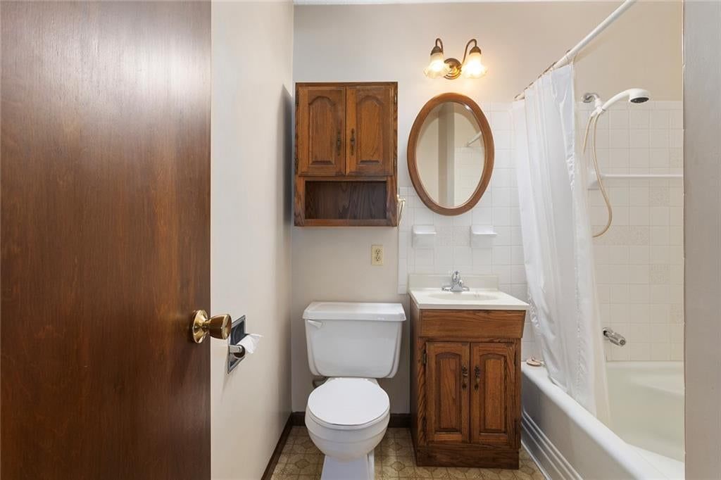 Photo 15 of 38, 2904 Cheyenne Circle, North Kansas City, MO 64116