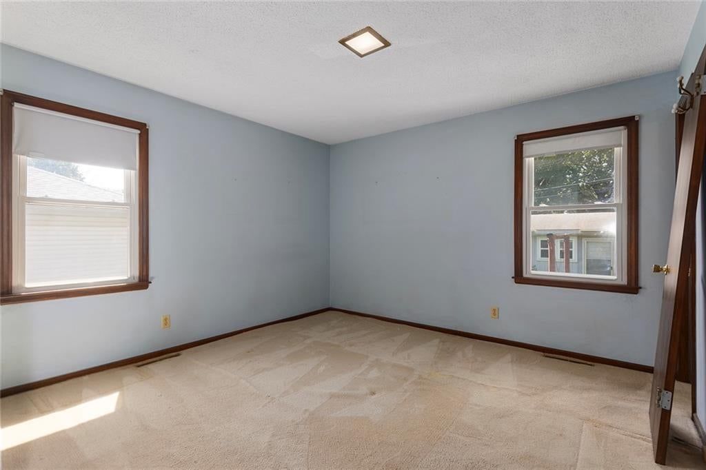 Photo 18 of 38 - 2904 Cheyenne Circle, North Kansas City, MO 64116