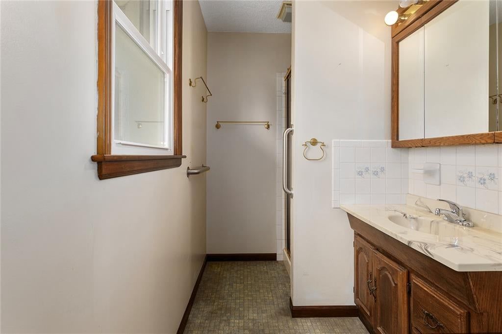 Photo 20 of 38 - 2904 Cheyenne Circle, North Kansas City, MO 64116