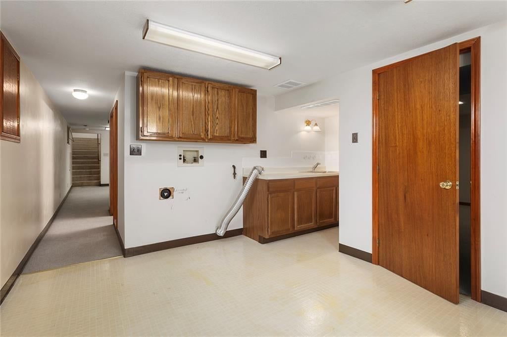Photo 28 of 38 - 2904 Cheyenne Circle, North Kansas City, MO 64116