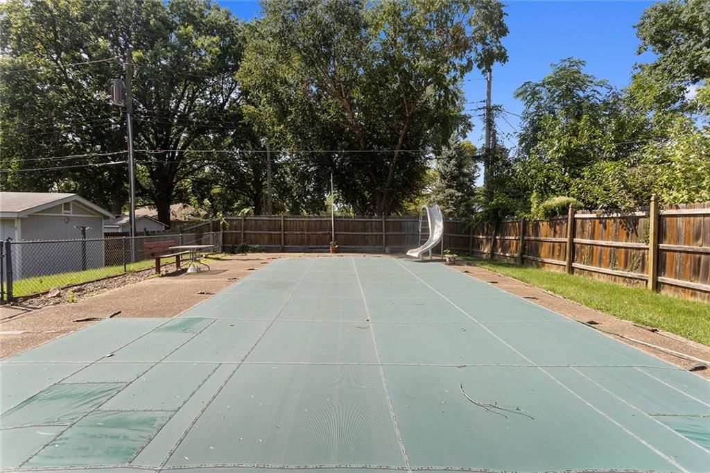 Photo 30 of 38 - 2904 Cheyenne Circle, North Kansas City, MO 64116