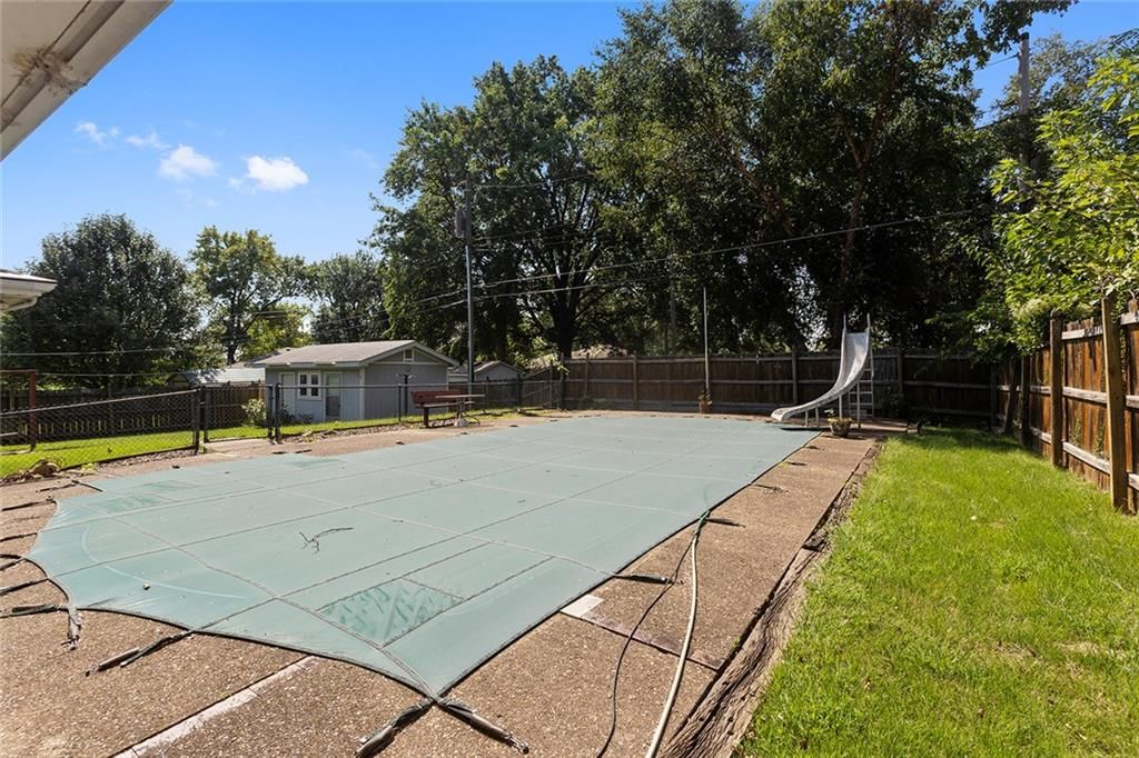 Photo 31 of 38 - 2904 Cheyenne Circle, North Kansas City, MO 64116