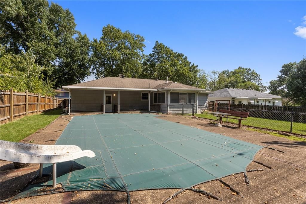 Photo 32 of 38 - 2904 Cheyenne Circle, North Kansas City, MO 64116