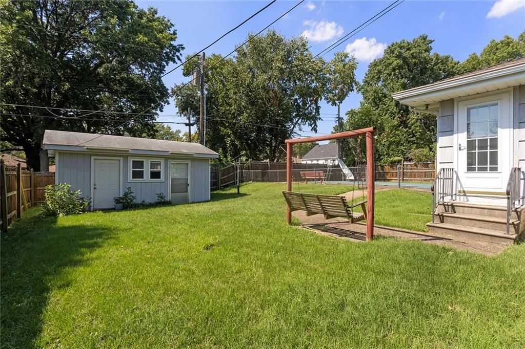 Photo 35 of 38 - 2904 Cheyenne Circle, North Kansas City, MO 64116