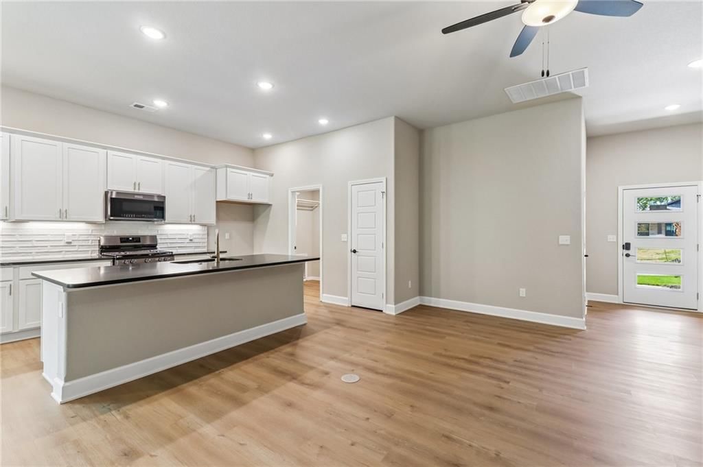 22692 W 87th Street — photo 11