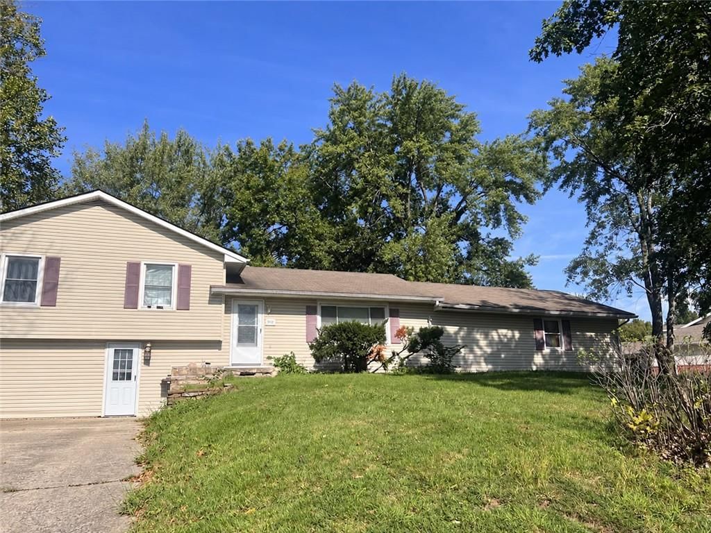 8530 HILLTOP Road, De Soto, KS