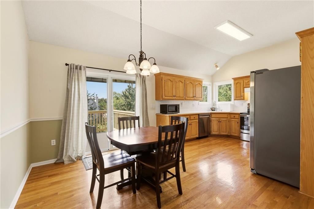 15724 S Locust Street — photo 10