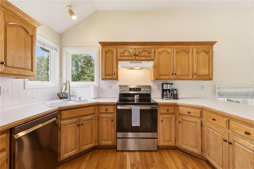 15724 S Locust Street — photo 13