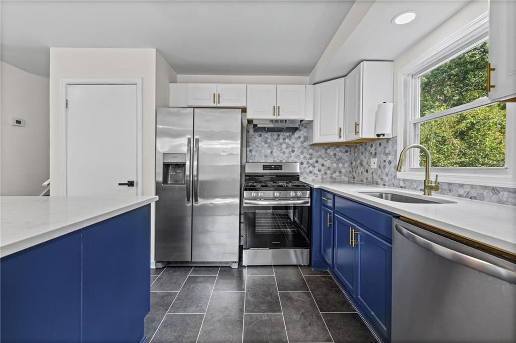 4825 N Revere Drive — photo 8