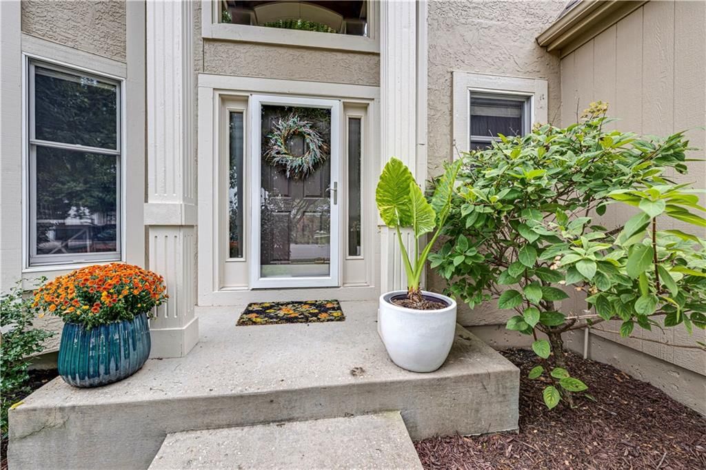 8623 Haven Street, Lenexa, KS: listing photo 3