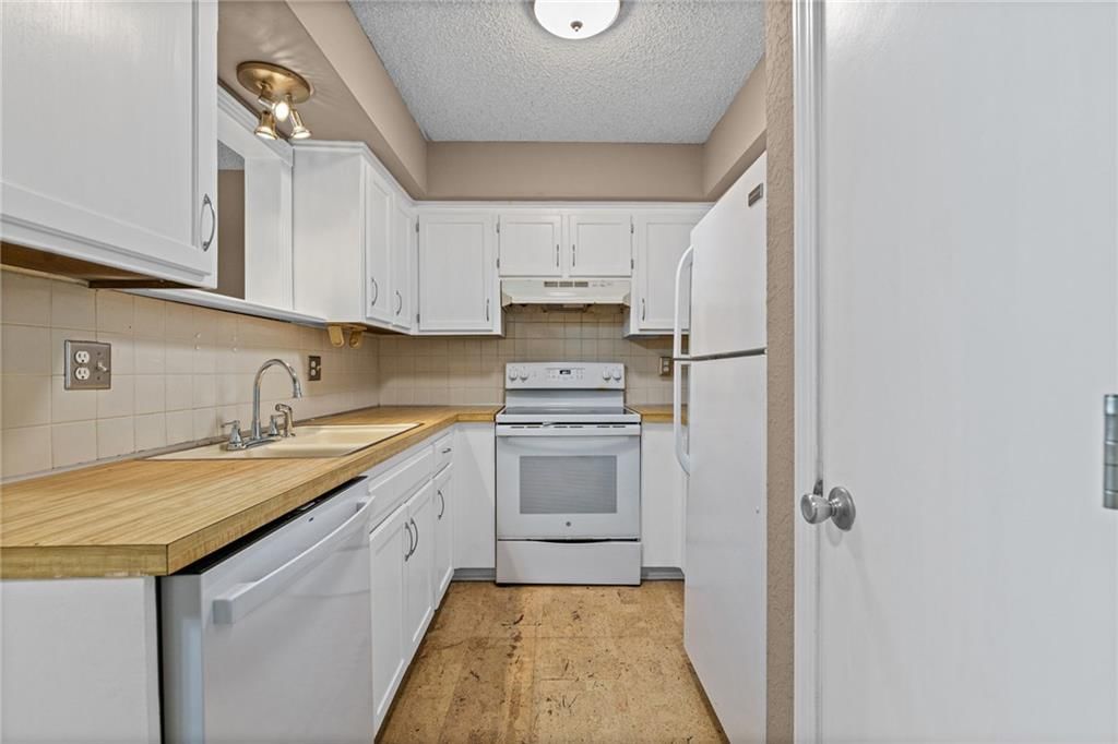 1414 E Mart-Way Circle — photo 10