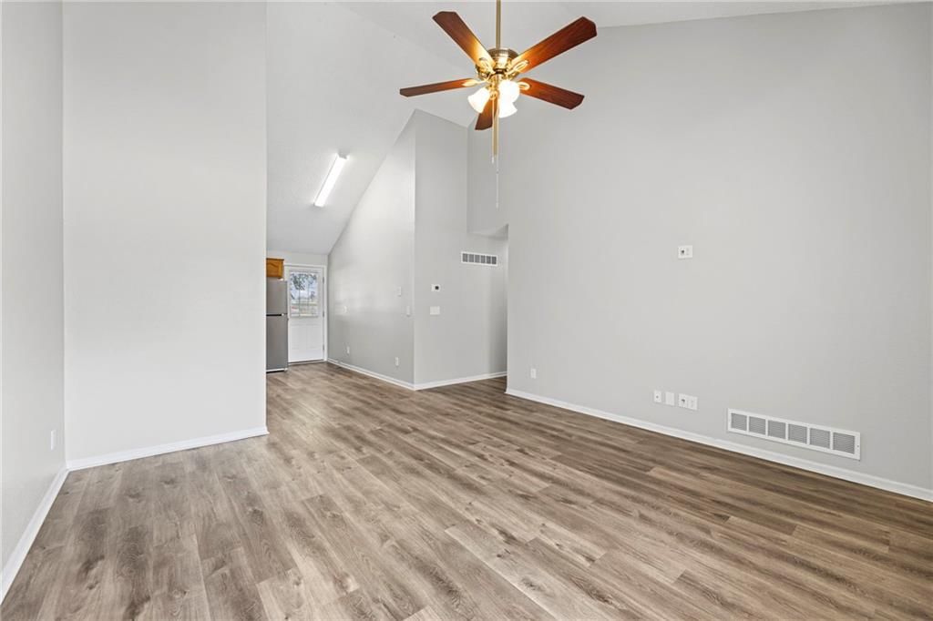1012 NE Queens Court — photo 5