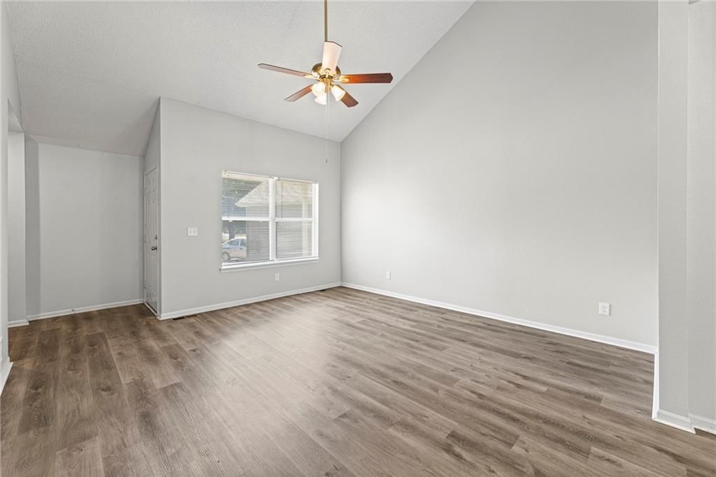 1012 NE Queens Court — photo 7