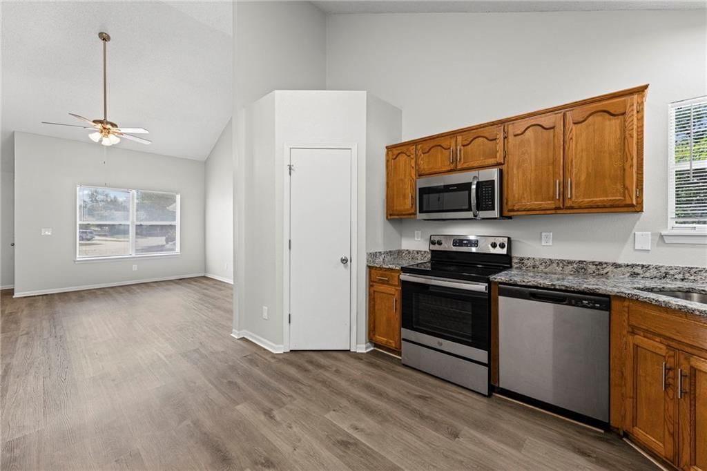 1012 NE Queens Court — photo 9