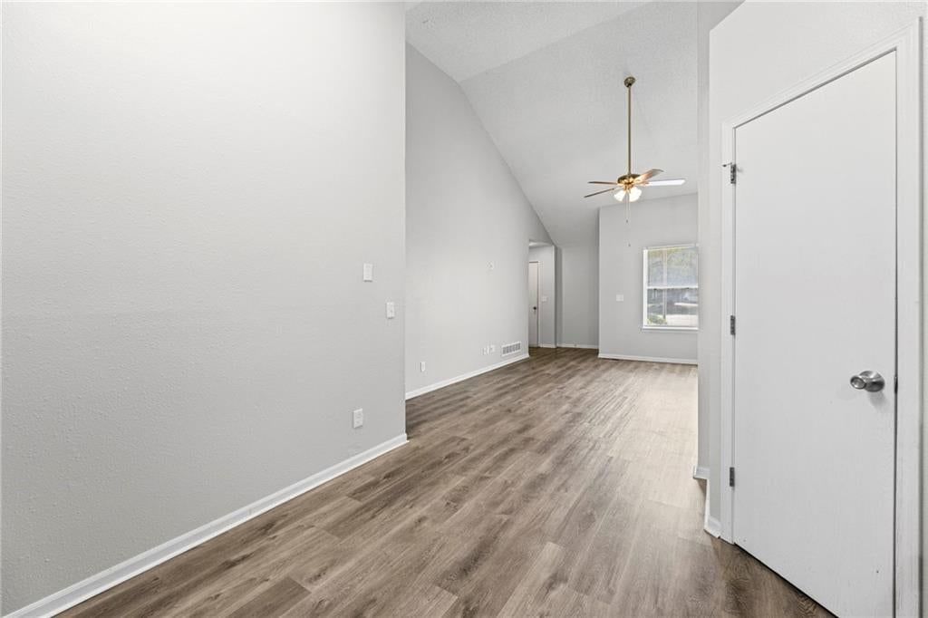 1012 NE Queens Court — photo 10
