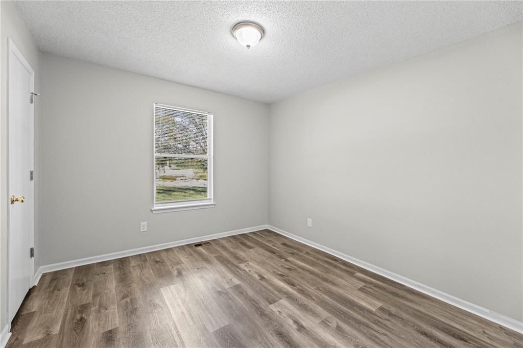 1012 NE Queens Court — photo 17