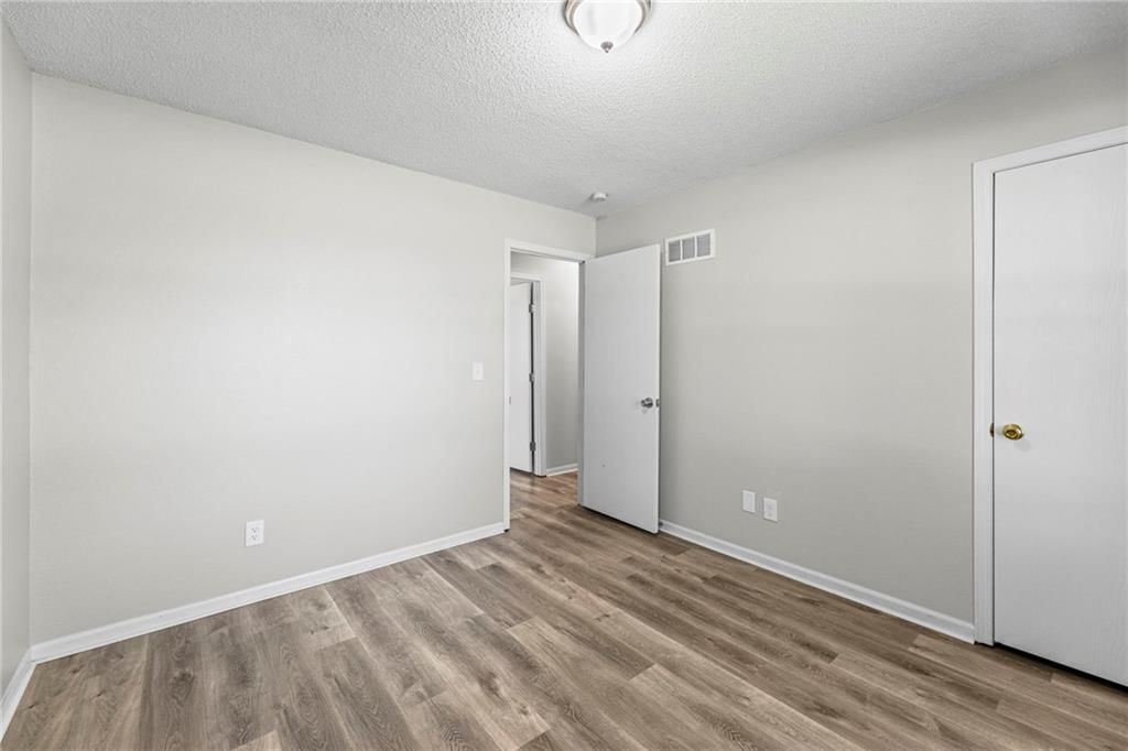 1012 NE Queens Court — photo 18