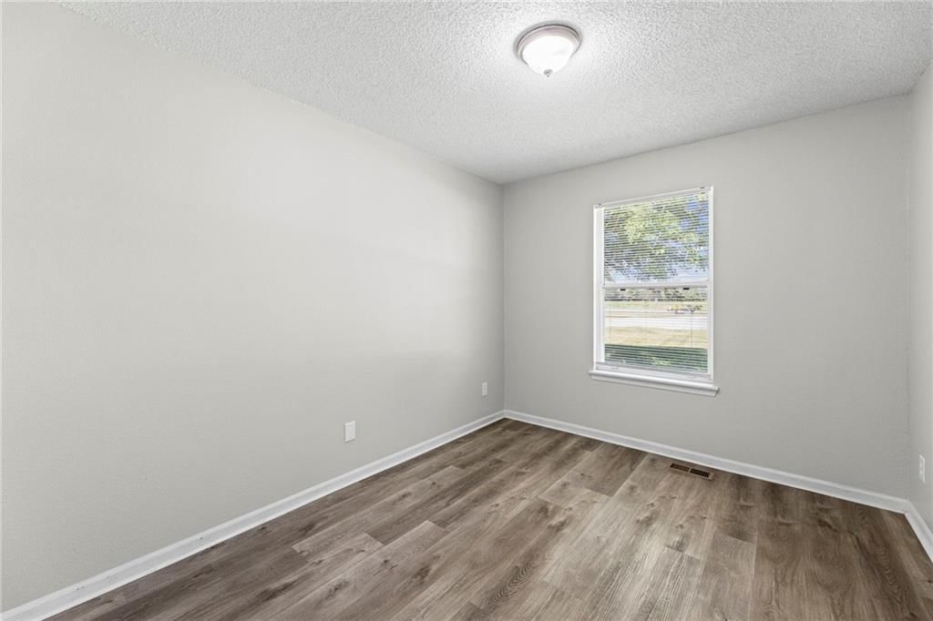 1012 NE Queens Court — photo 19