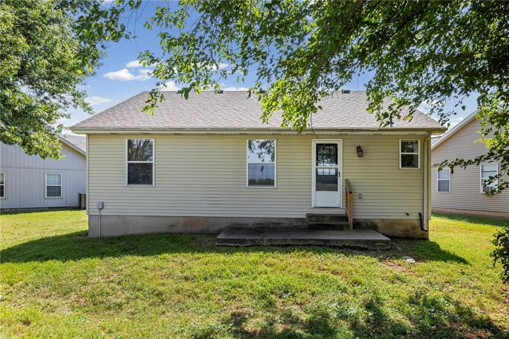 1012 NE Queens Court — photo 21