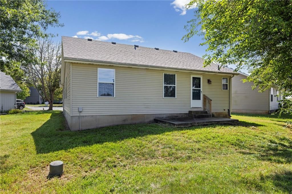 1012 NE Queens Court — photo 22
