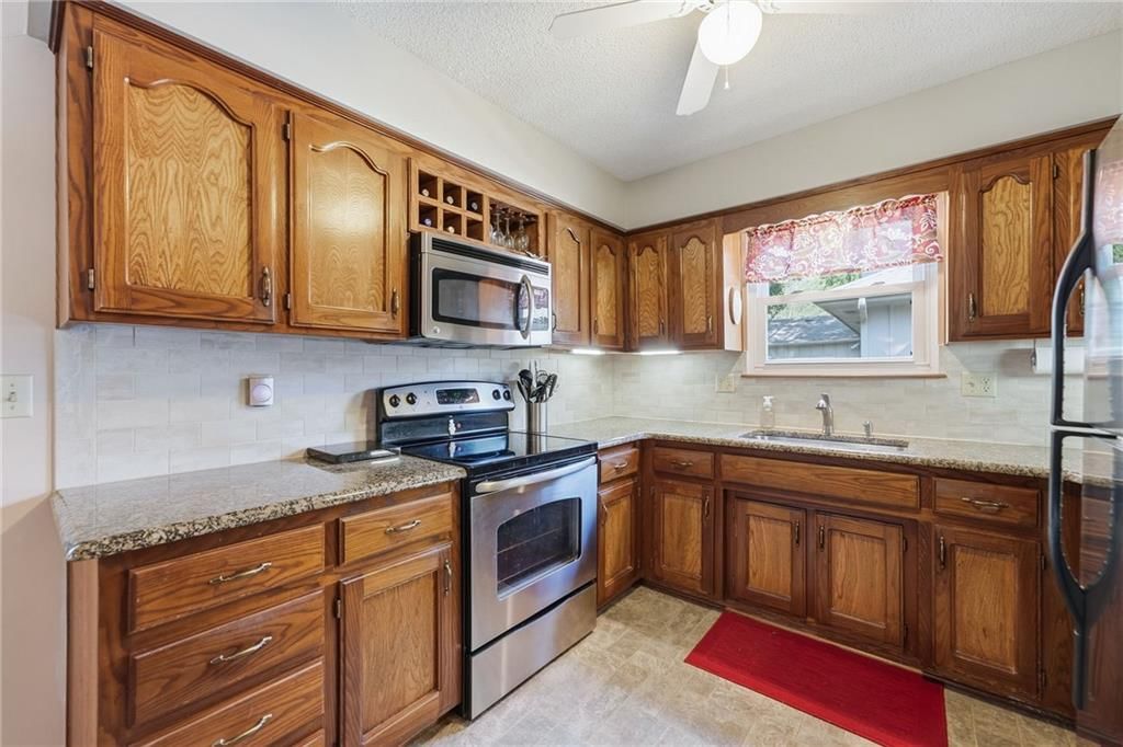 1232 NE Florence Avenue — photo 13