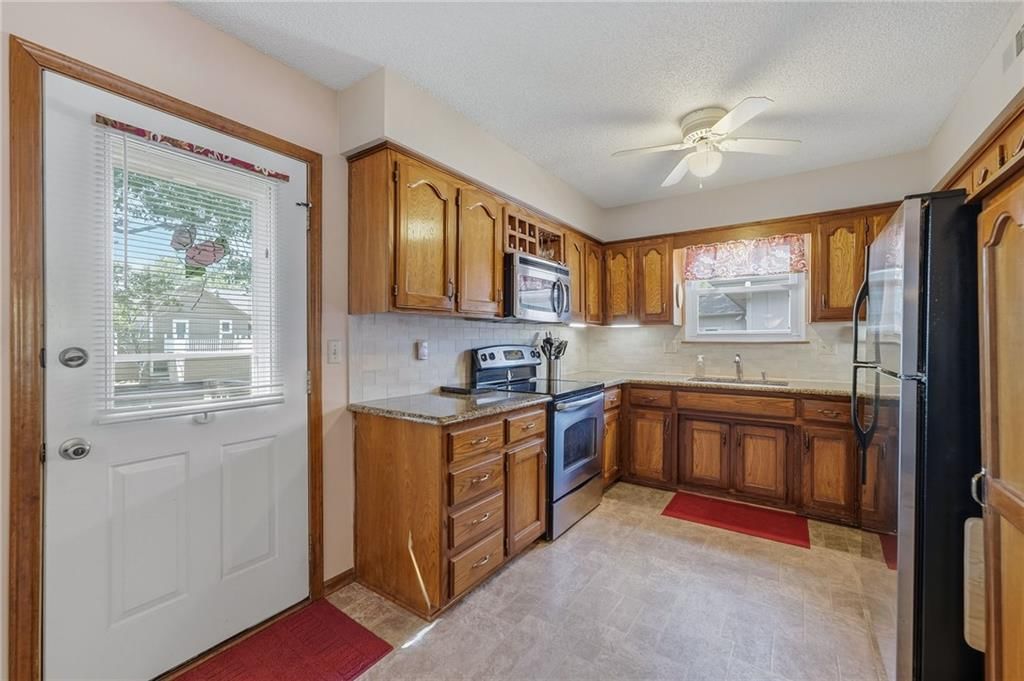1232 NE Florence Avenue — photo 14