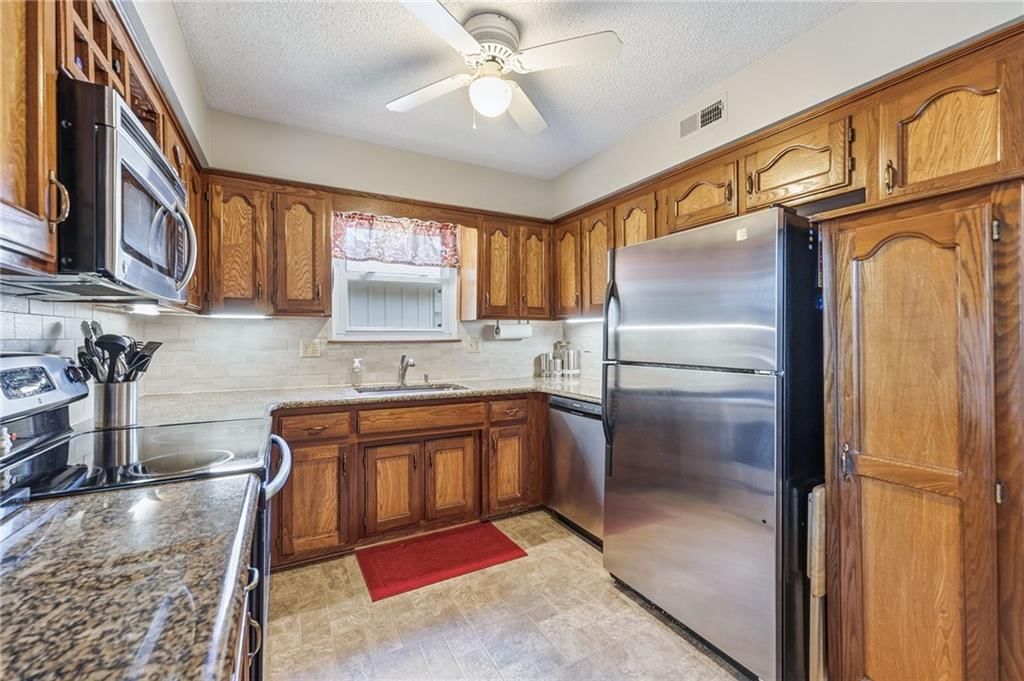 1232 NE Florence Avenue — photo 15