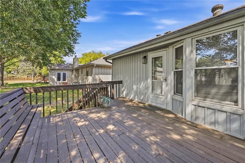 1232 NE Florence Avenue — photo 34